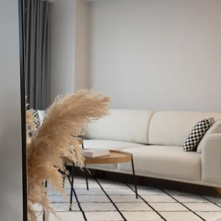 Cozy 2br Near Vialand Mall With Nespresso Appartement *