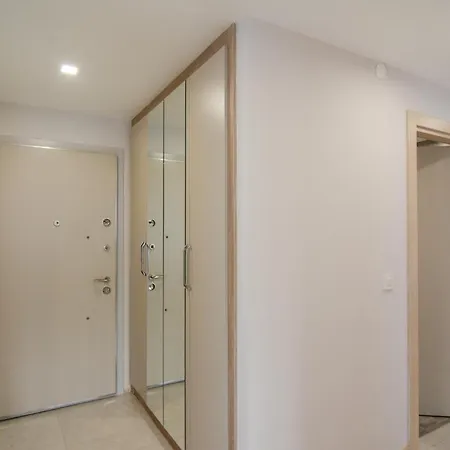 Cozy 2br Near Vialand Mall With Nespresso