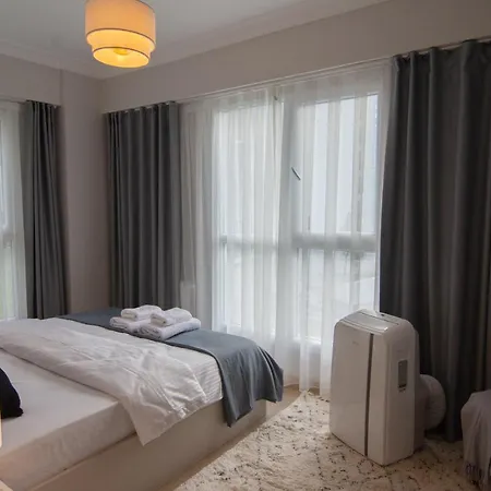 Cozy 2br Near Vialand Mall With Nespresso アパート *